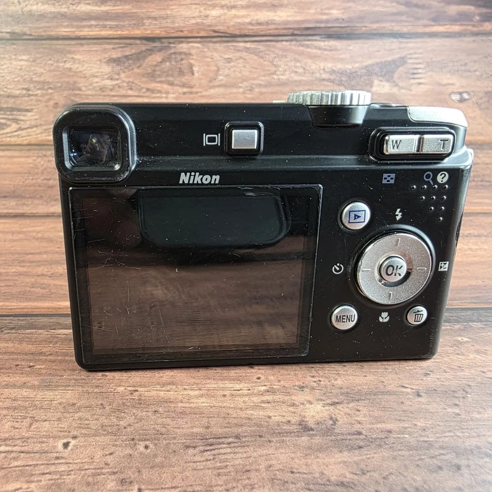 Nikon Coolpix P60 Digital Camera 8.1mp VR ISO 2000 5x Zoom PARTS OR REPAIR
